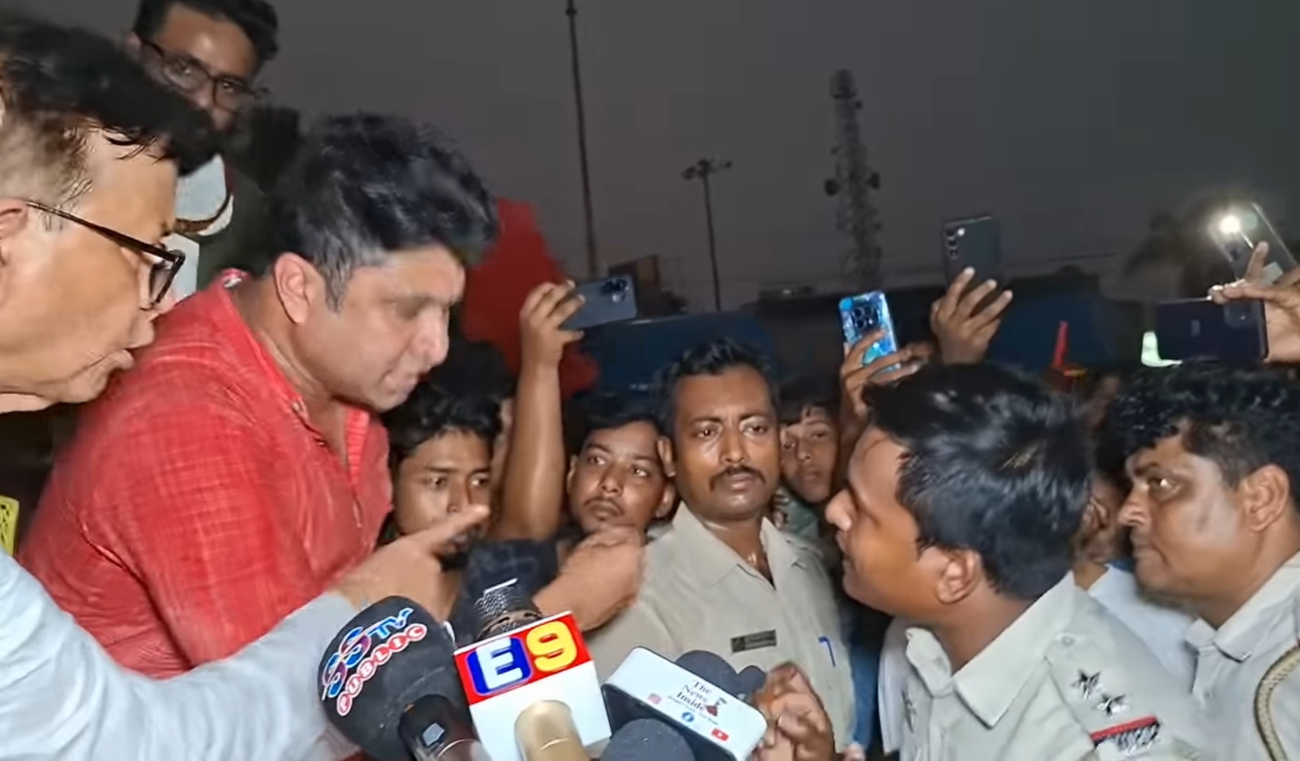 বাম -:তৃনমূল মিছিল একই সময় কেন অনুমতি? সেলিম ও শতরূপের তোপে কালীগঞ্জের আইসি বলা হল তৃণমূলের দালাল