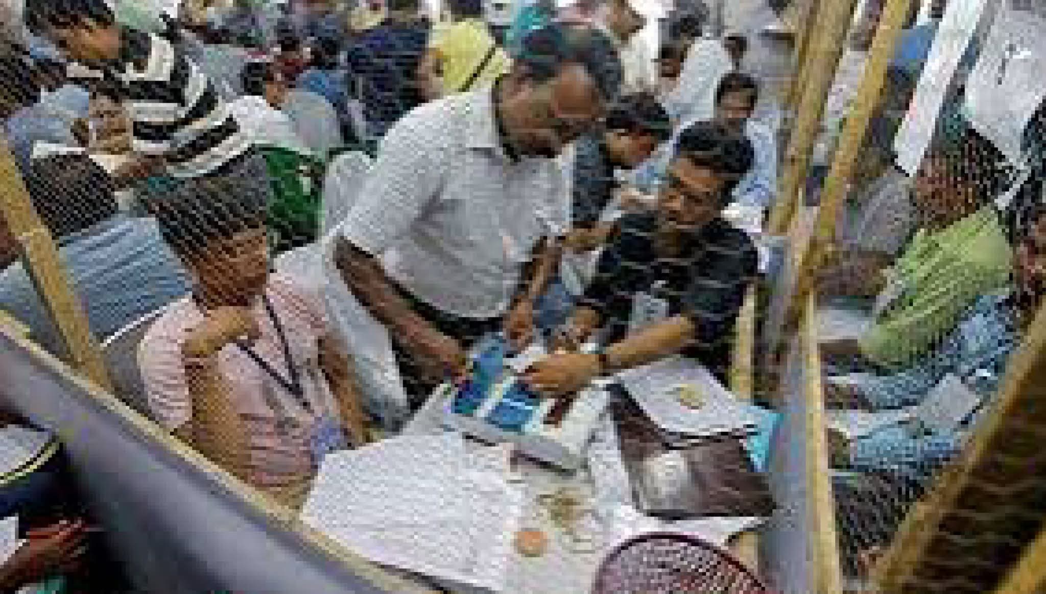 গণনায় শুধু কেন্দ্রীয় সরকারি কর্মীদের নিয়োগ নিয়ে সুপ্রিম কোর্টে তৃণমূল, শনিবার জরুরি শুনানি