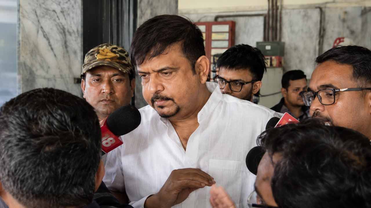 স্বাস্থ্য পরীক্ষা করে গ্রেপ্তার প্রাক্তন মন্ত্রী সুজিত বসুকে কোর্টে তুলল ইডি, 