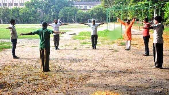যাদবপুর বিশ্ববিদ্যালয়ে সকালবেলাই মাঠে RSS এর শরীরচর্চা শুরু